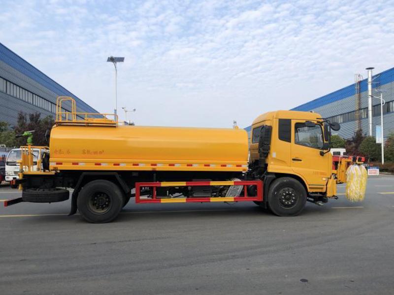 東風(fēng)天錦高速護(hù)欄清洗車