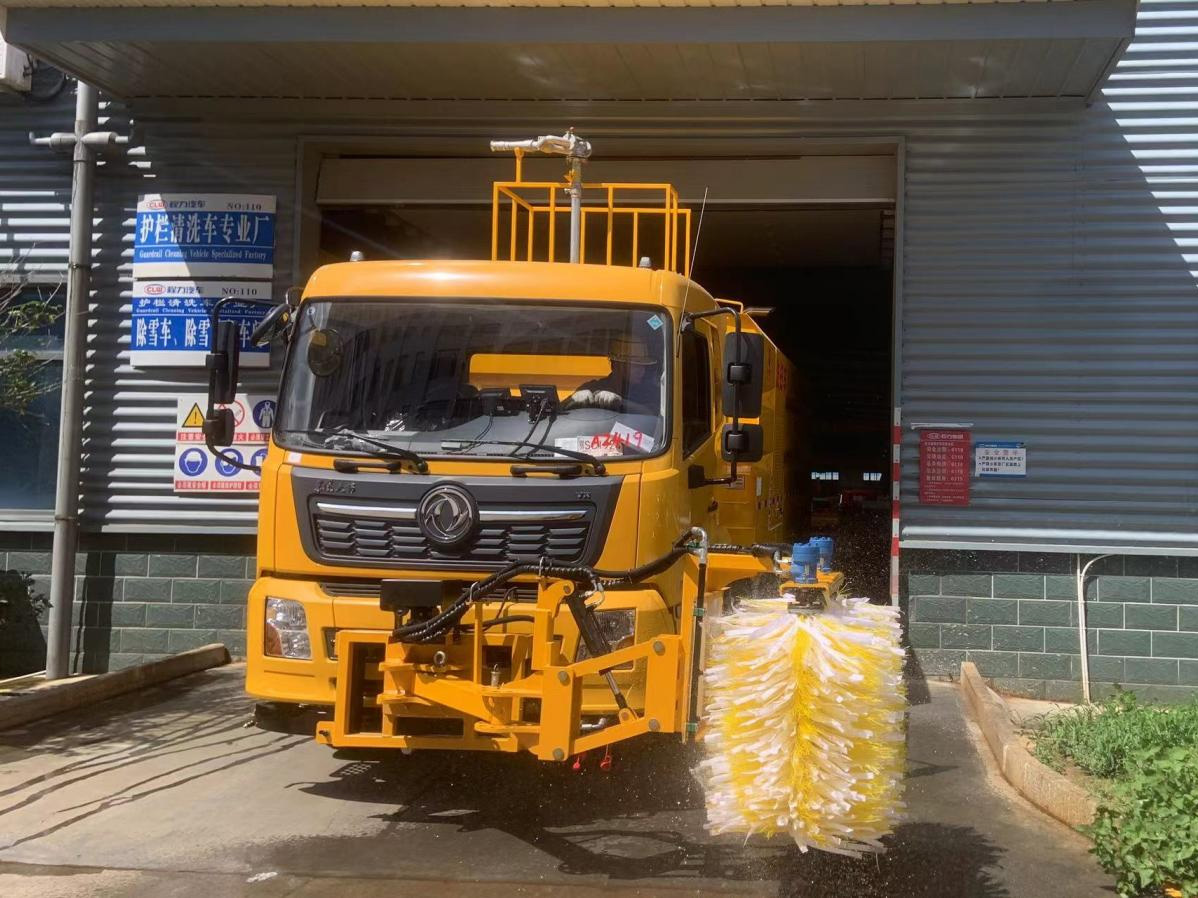 加裝前置高速護欄清洗機