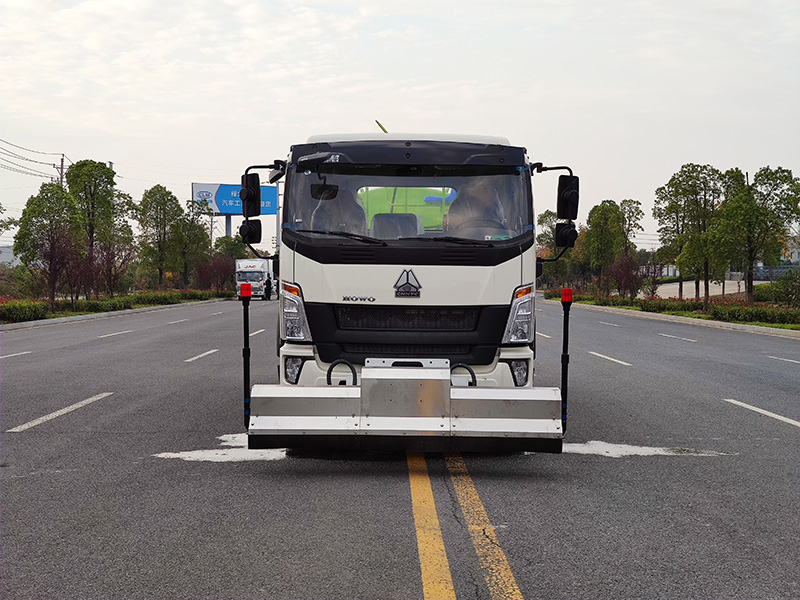 重汽豪沃CLW5180GQXZ6清洗車國(guó)六