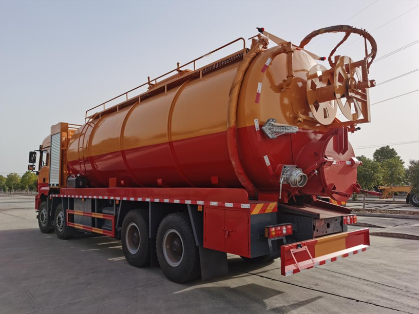 柳汽乘龍后八輪清洗吸污車