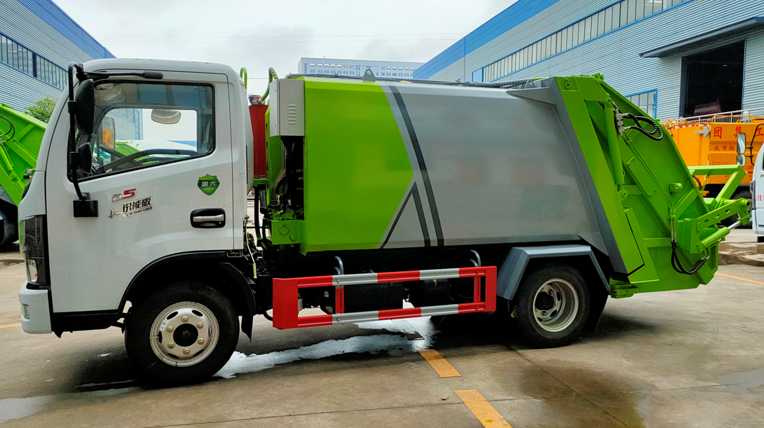 東風(fēng)多利卡5立方藍(lán)牌壓縮垃圾車(chē)